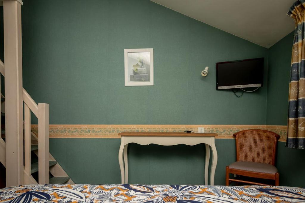 Hotel Logis Vannes Nord Le Clos Des Hortensias Locqueltas